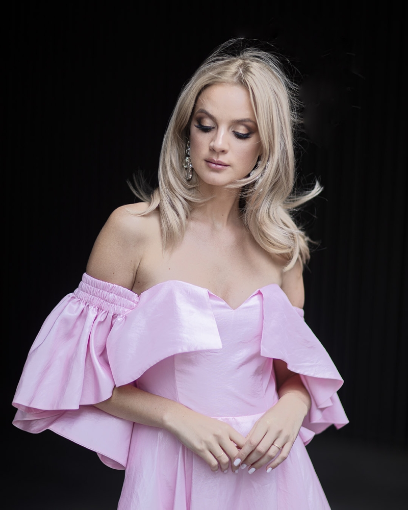 Różowa rozkloszowana sukienka na gorsecie Beatrice Swing