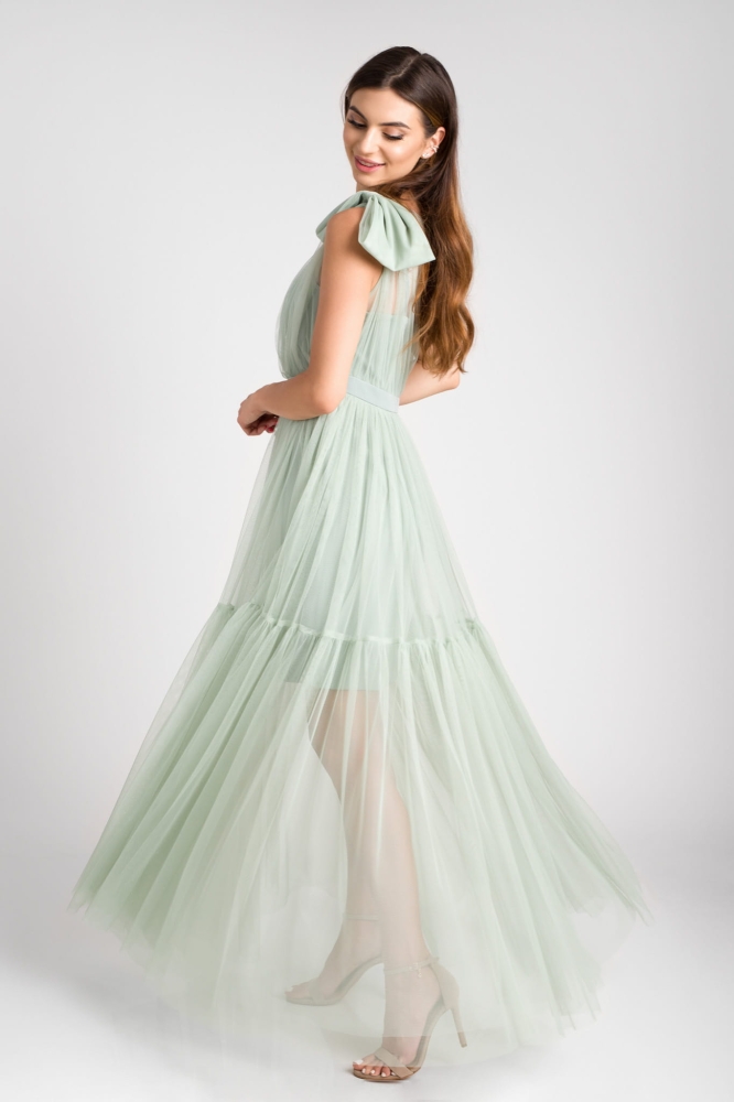 Zjawiskowa tiulowa długa maxi sukienka wieczorowa na jedno ramię w kolorze miętowym Ingrid by Swing