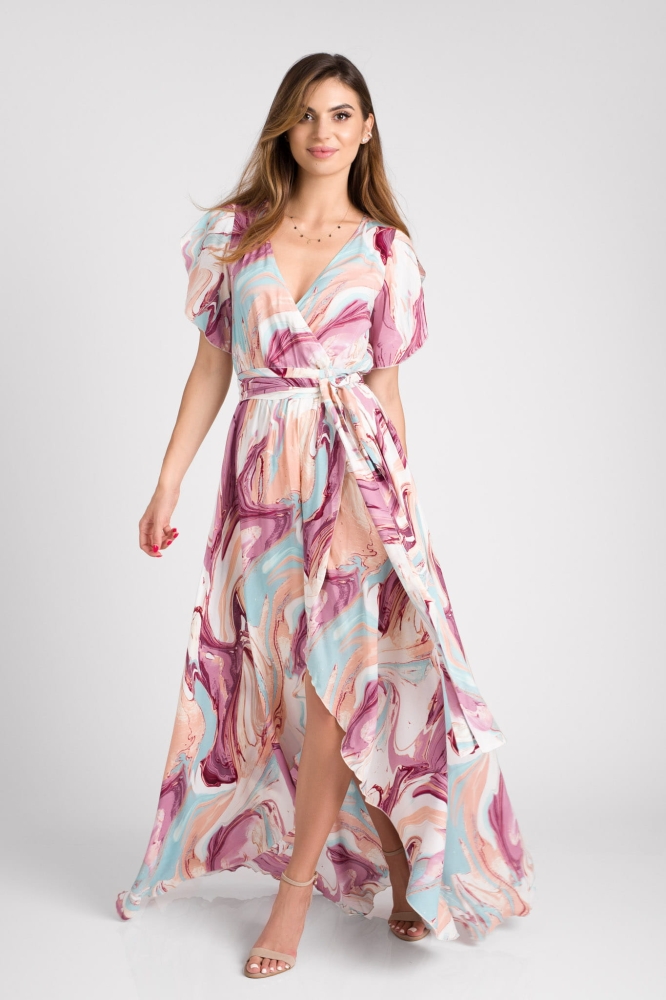 Długa zwiewna sukienka z krótkim rękawem z krótszym przodem  w marmurowy wzór Irmina by Swing