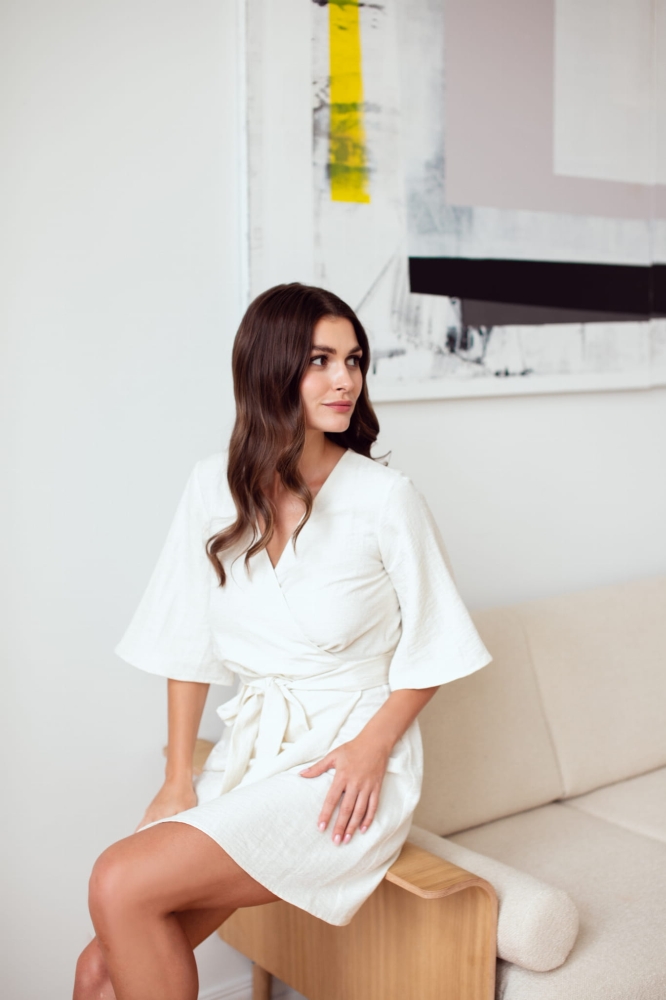 Kopertowa sukienka o kroju kimono z krótkim rękawem Manebi  Swing