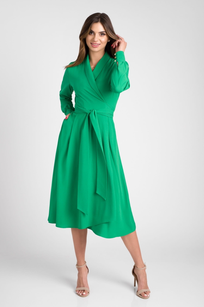 Zielona lekko rozkloszowana sukienka midi z kopertowym dekoltem VIOLA by SWING