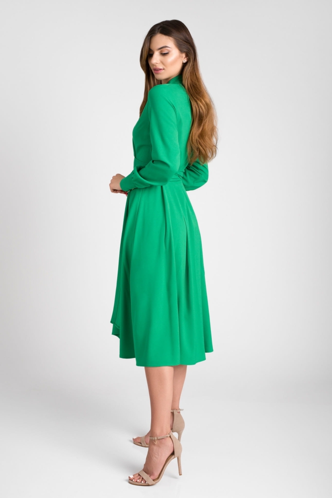 Zielona lekko rozkloszowana sukienka midi z kopertowym dekoltem VIOLA by SWING