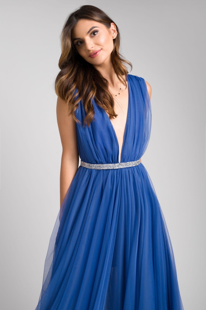 Długa tiulowa zjawiskowa sukienka maxi z głębokim dekoltem w kolorze niebieskim Flora Swing