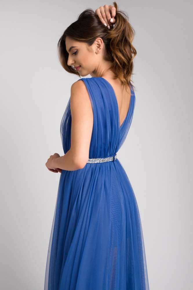 Długa tiulowa zjawiskowa sukienka maxi z głębokim dekoltem w kolorze niebieskim Flora Swing