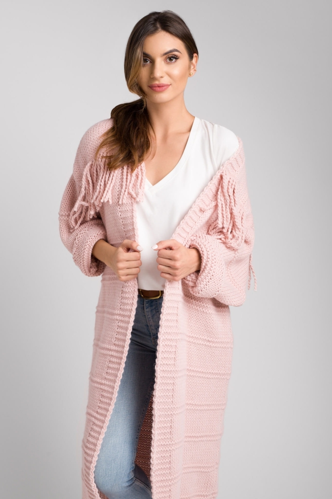 Rozowy-dlugi-sweter-kardigan-z-fredzlami-Bonny.jpg