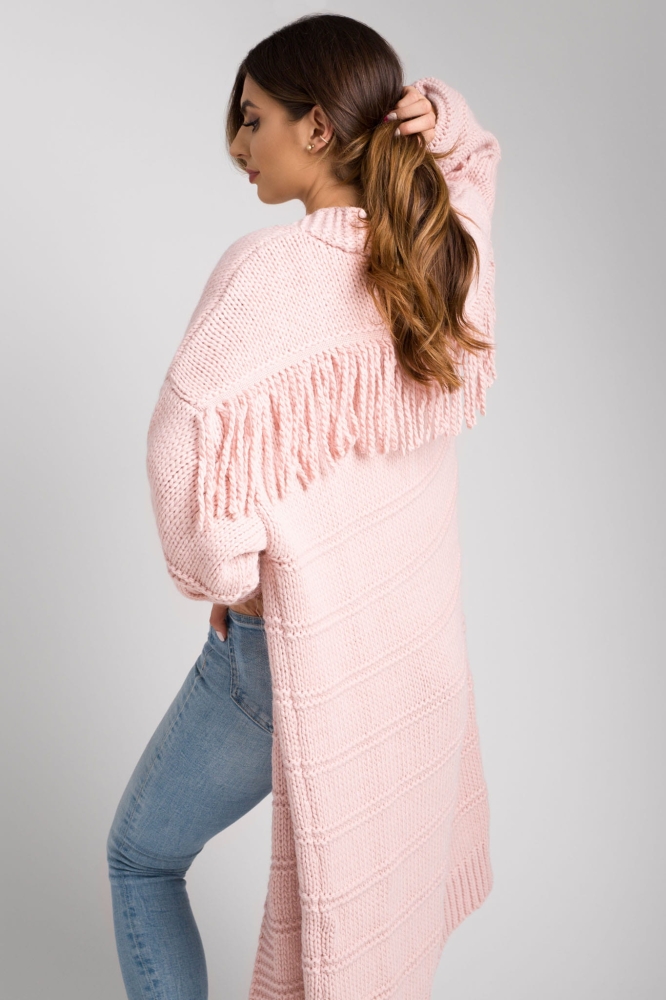 Rozowy-dlugi-sweter-kardigan-z-fredzlami-Bonny (2).jpg