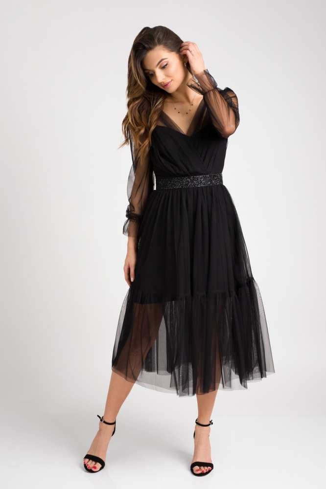 Tiulowa czarna sukienka z ozdobnym paskiem Serena by Swing sukienka z tiul za kolano z rękawem idealna