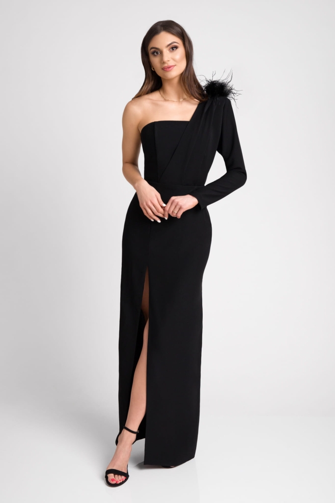 Długa czarna matowa sukienka z piórami na jedno ramie Chianti by Swing