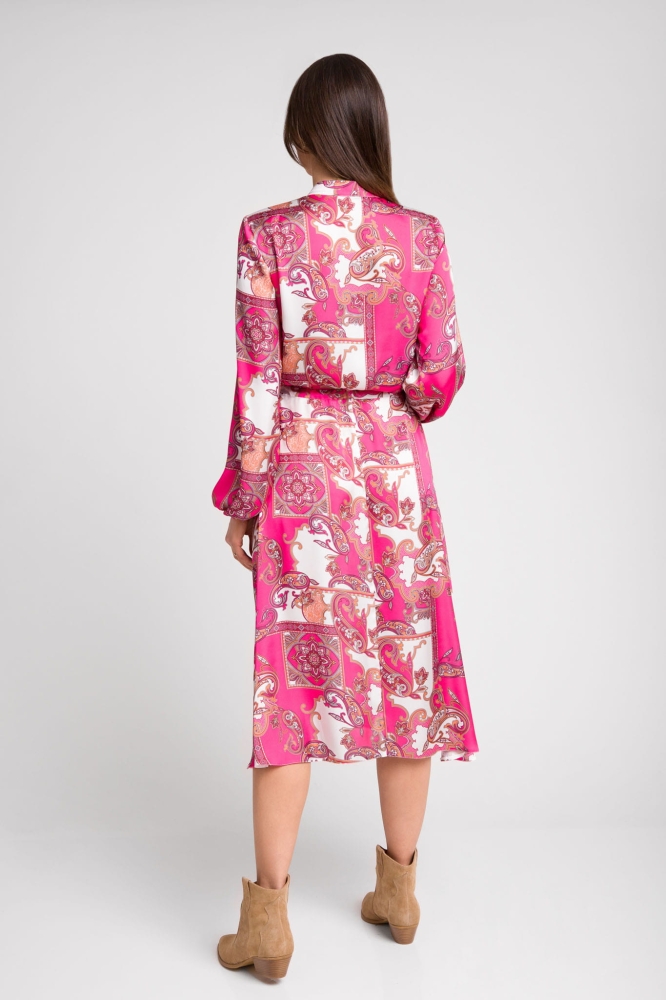 Amarantowa satynowa rozkloszowana sukienka ze stójką w kontastujący wzór Lea by Swing