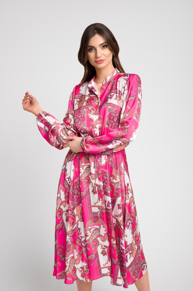 Amarantowa satynowa rozkloszowana sukienka ze stójką w kontastujący wzór Lea by Swing