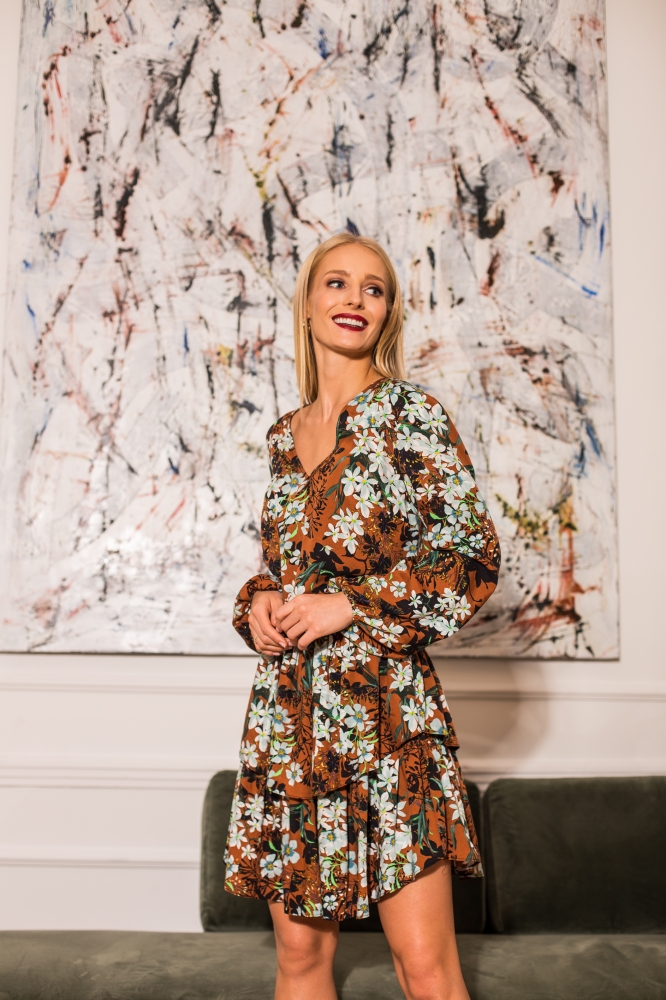 ROZPINANA WZORZYSTA SUKIENKA Z FALBANAMI BLAKE II SWING 