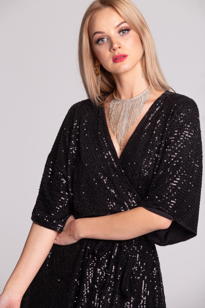 Czarna cekinowa sukienka kimono Stella by Swing 