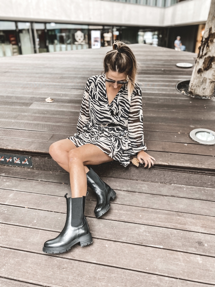 Czarne skórzane botki do połowy łydki z gumą 