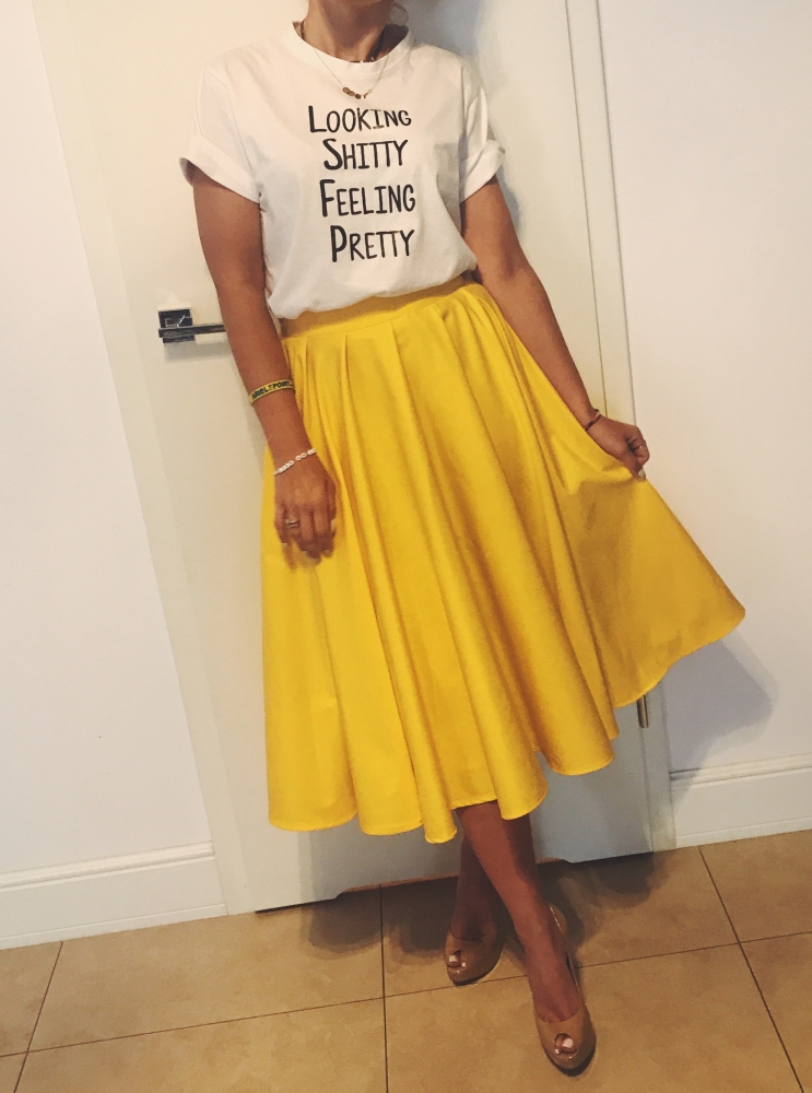 Żółta spódnica w kontrafałdy by Swing