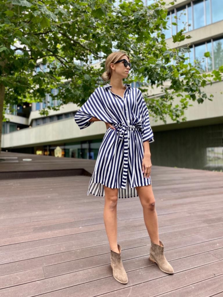 BIAŁO GRANATOWA SUKIENKA OVERSIZE W PASKI BARI