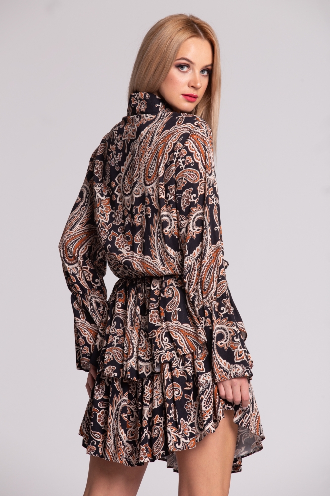 Rozpinana wzorzysta sukienka z falbanami Blake Swing