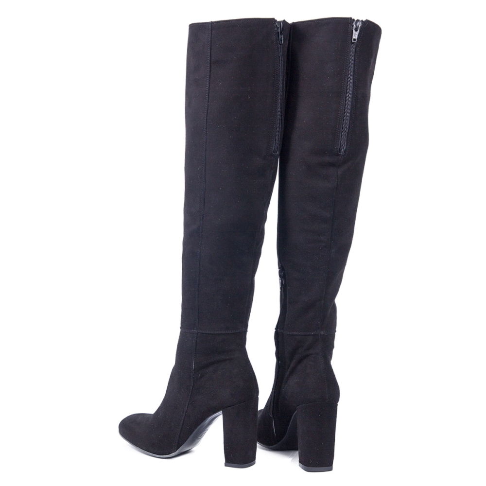 Czarne zamszowe kozaki za kolano