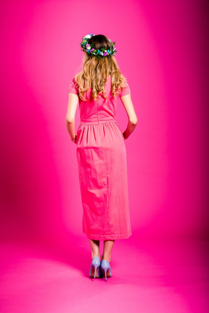 Malinowa rozkloszowana sukienka Baby Blue maxi by Swing