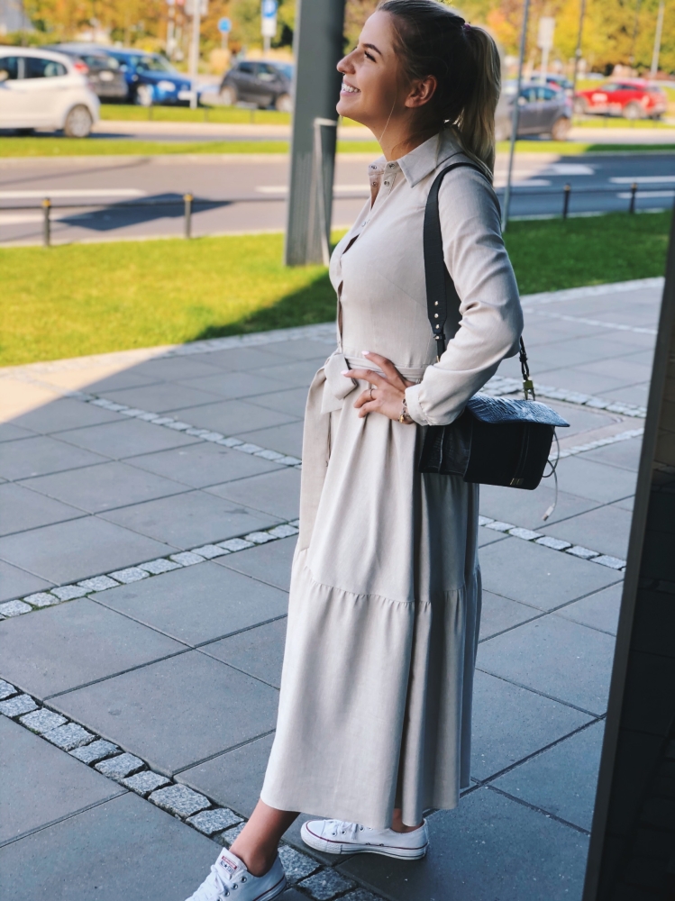 Beżowa szmizjerka z długim rękawem Swing