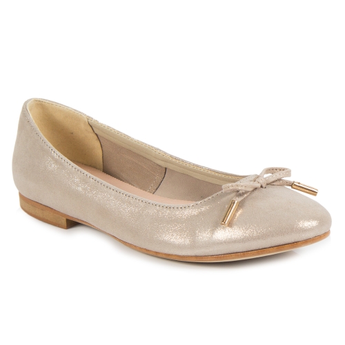 Beige leather shiny ballet flats with delicate bow by Alexio Giorgio