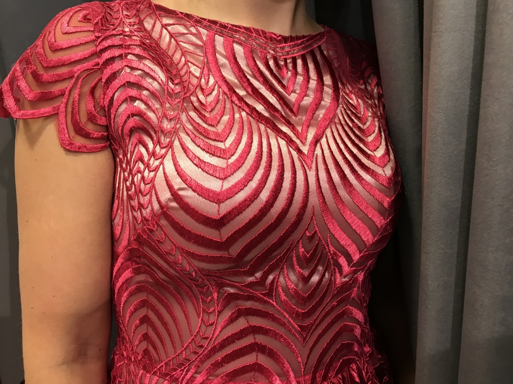 Bordowa koronkowa sukienka Madonna by Swing