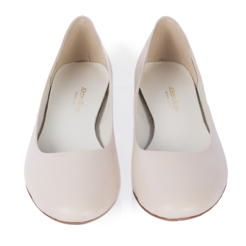 Smooth light beige leather ballet flats by Alexio Giorgio
